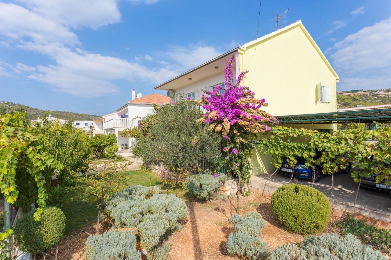 מרינה Seaside Holiday House Poljica, Trogir - 5161 מראה חיצוני תמונה
