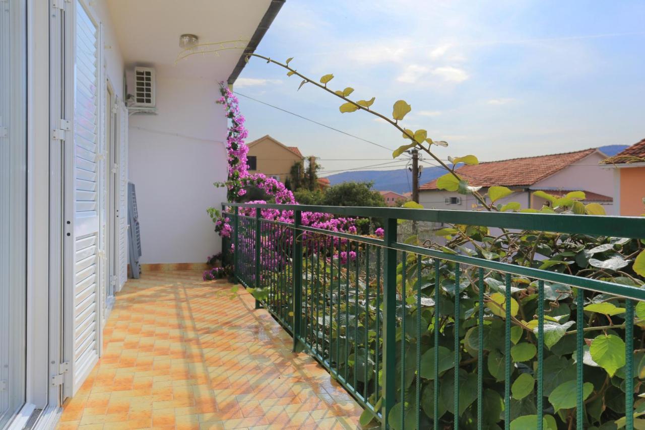 מרינה Seaside Holiday House Poljica, Trogir - 5161 מראה חיצוני תמונה