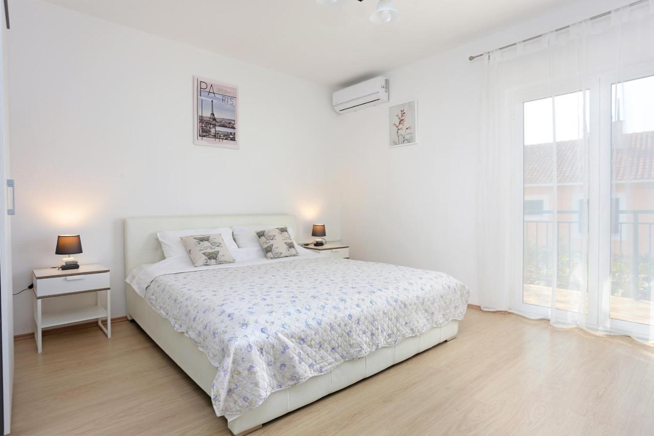 מרינה Seaside Holiday House Poljica, Trogir - 5161 מראה חיצוני תמונה