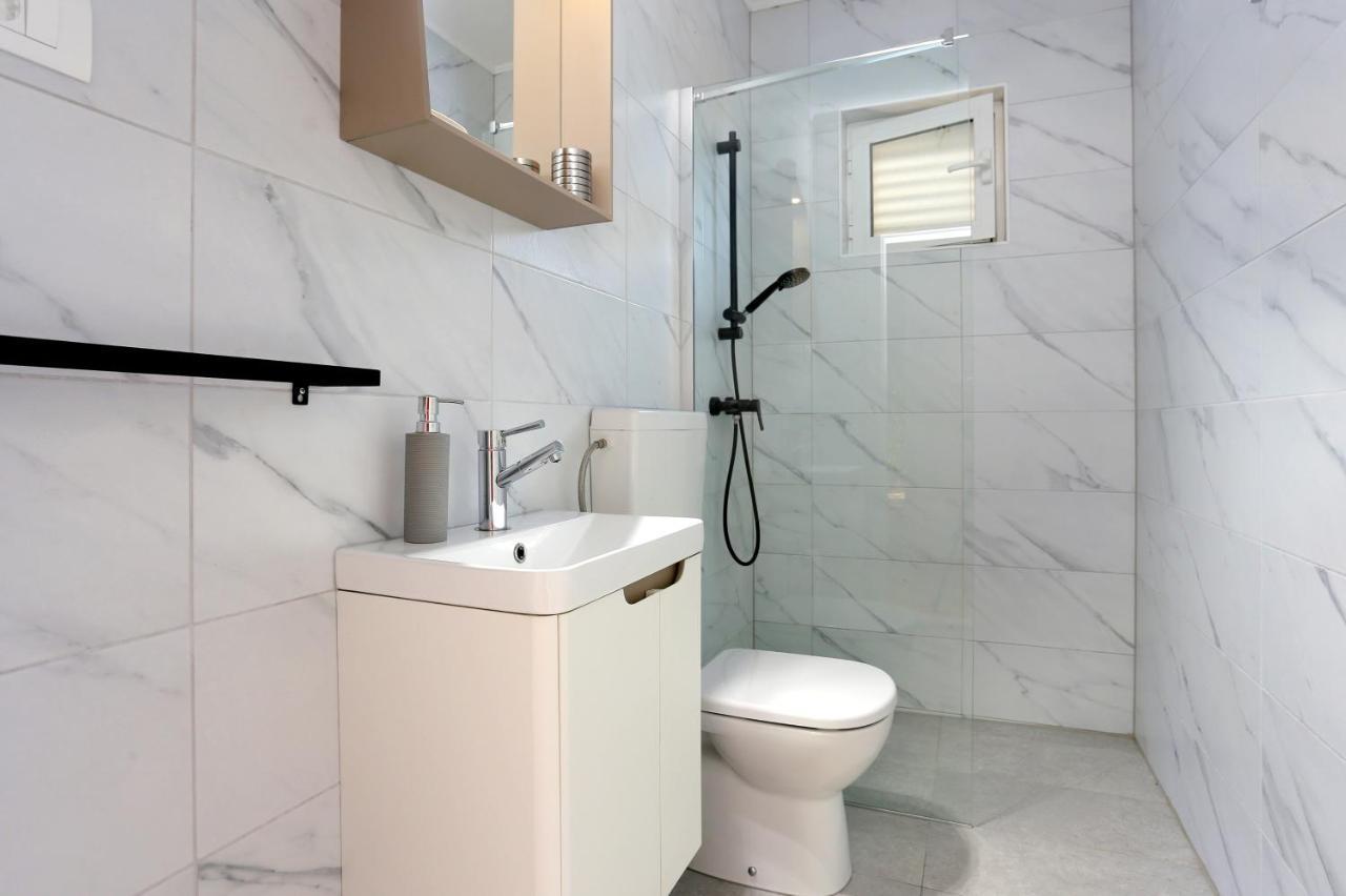 מרינה Seaside Holiday House Poljica, Trogir - 5161 מראה חיצוני תמונה