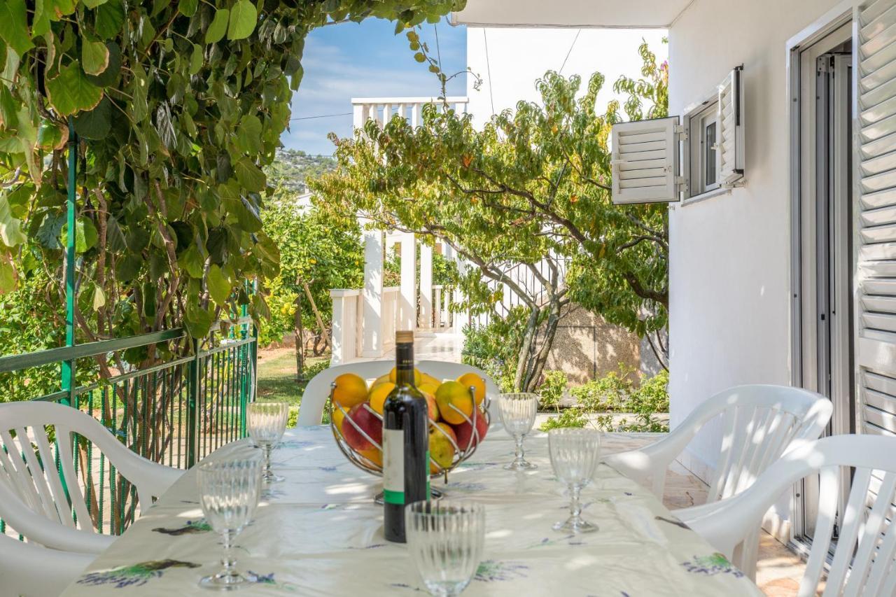 מרינה Seaside Holiday House Poljica, Trogir - 5161 מראה חיצוני תמונה