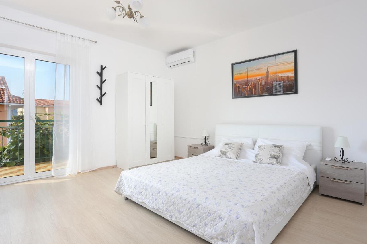 מרינה Seaside Holiday House Poljica, Trogir - 5161 מראה חיצוני תמונה